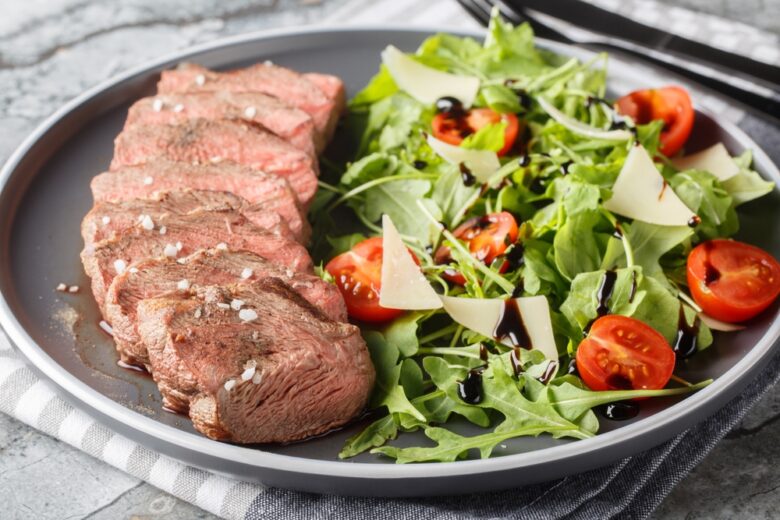 Sliced,Seared,Steak,Tagliata,Di,Manzo,Served,With,Arugula,,Cherry