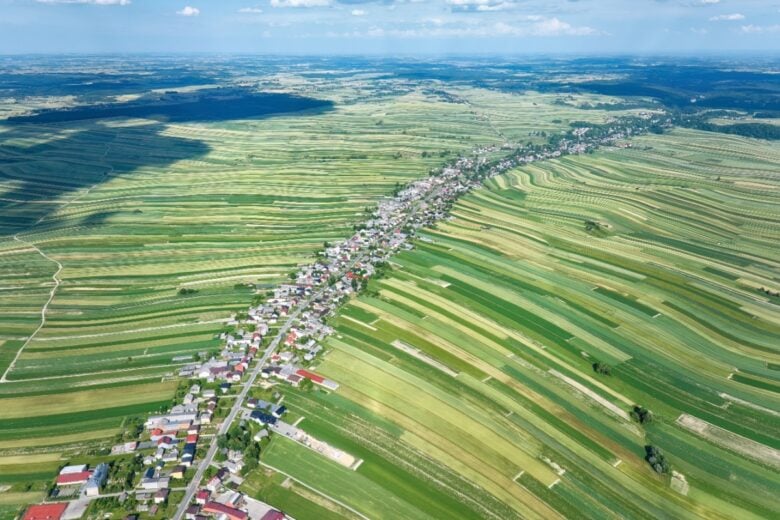 Shutterstock_2332940131