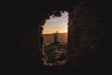 Il weekend d’autunno perfetto esiste: questo borgo unisce foliage, vino e tartufo