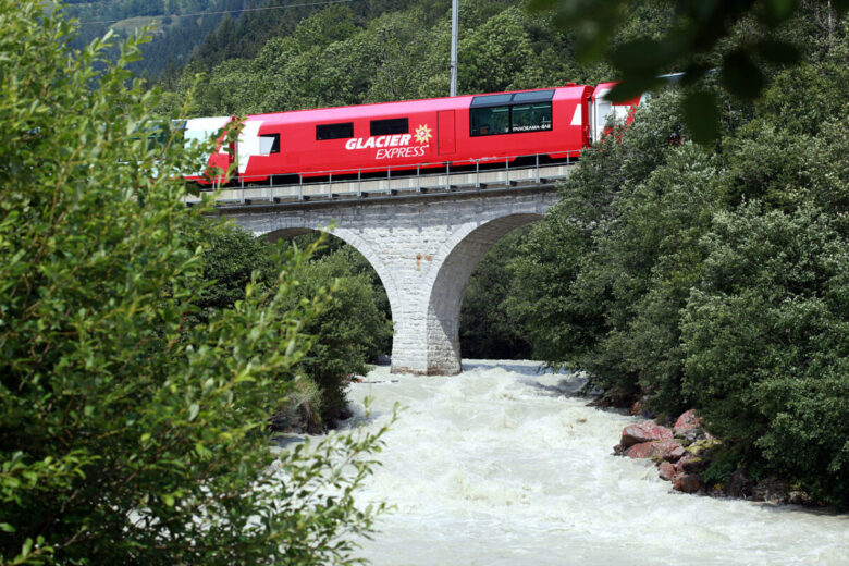 1280px-Weisswasser_Glacier_Express_01