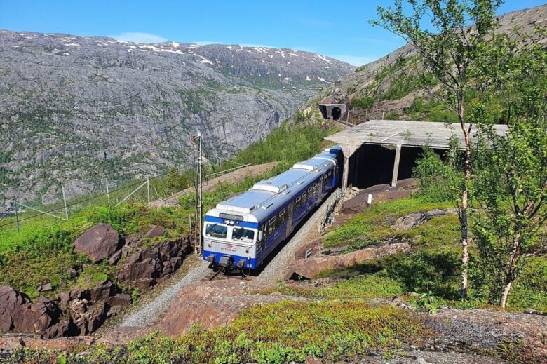 20220626Arctic_Rail_kvitur