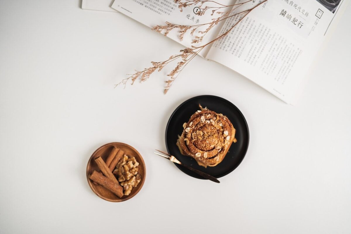 CINNAMON, ROLLS CINNAMON, ROLLS