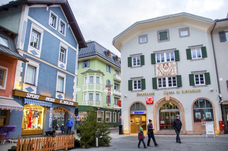 Brunico,,Italy,,14,December,2014:,Family,Walk,Through,The,Coloful