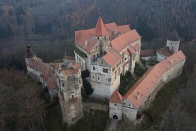 Millennials in delirio: esiste davvero il castello della famosa serie tv anni novanta