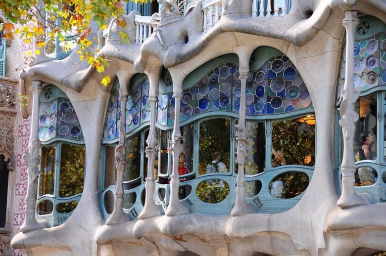 Detail_of_Casa_Battlo,_Barcelona_(48813374192) Detail_of_Casa_Battlo,_Barcelona_(48813374192)