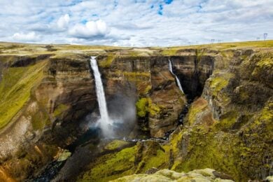 Caverne, cascate e un’atmosfera da Sottosopra: i luoghi reali dietro la serie
