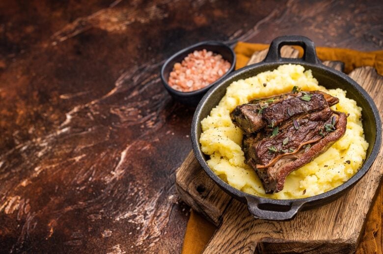 Close-up,Of,Tender,Beef,Short,Ribs,,Beautifully,Caramelized,And,Resting