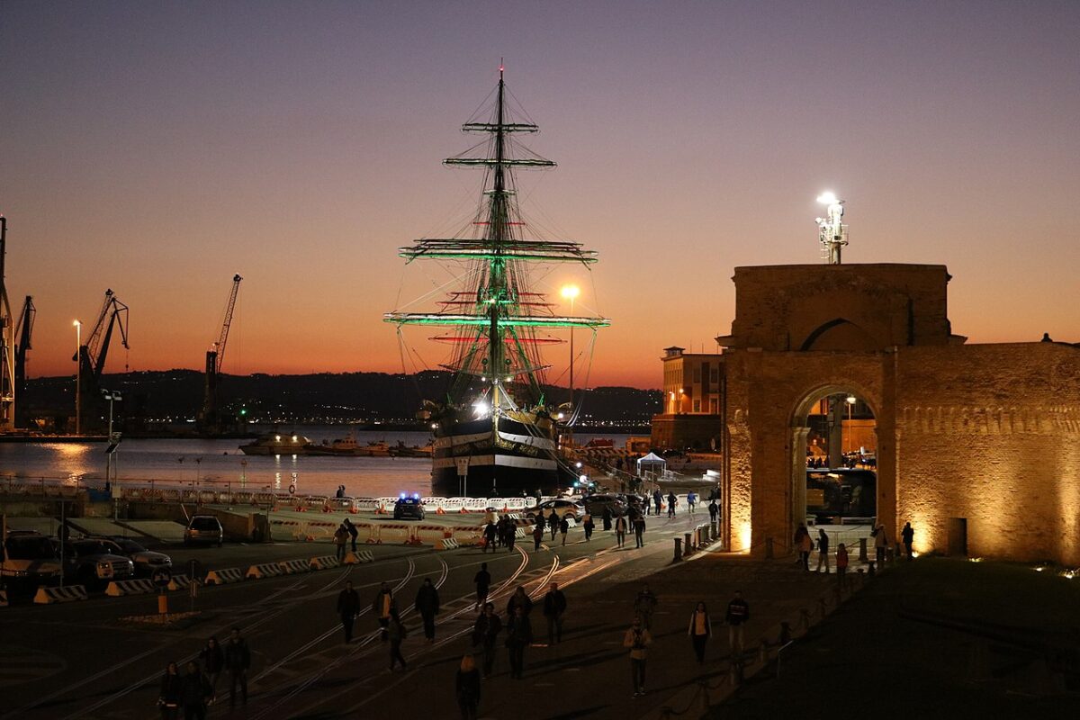 dossier "Ancona. Questo adesso"