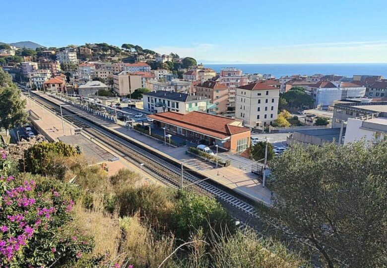Estate in Liguria senza auto: qualcosa sta per cambiare per chi vuole andare al mare