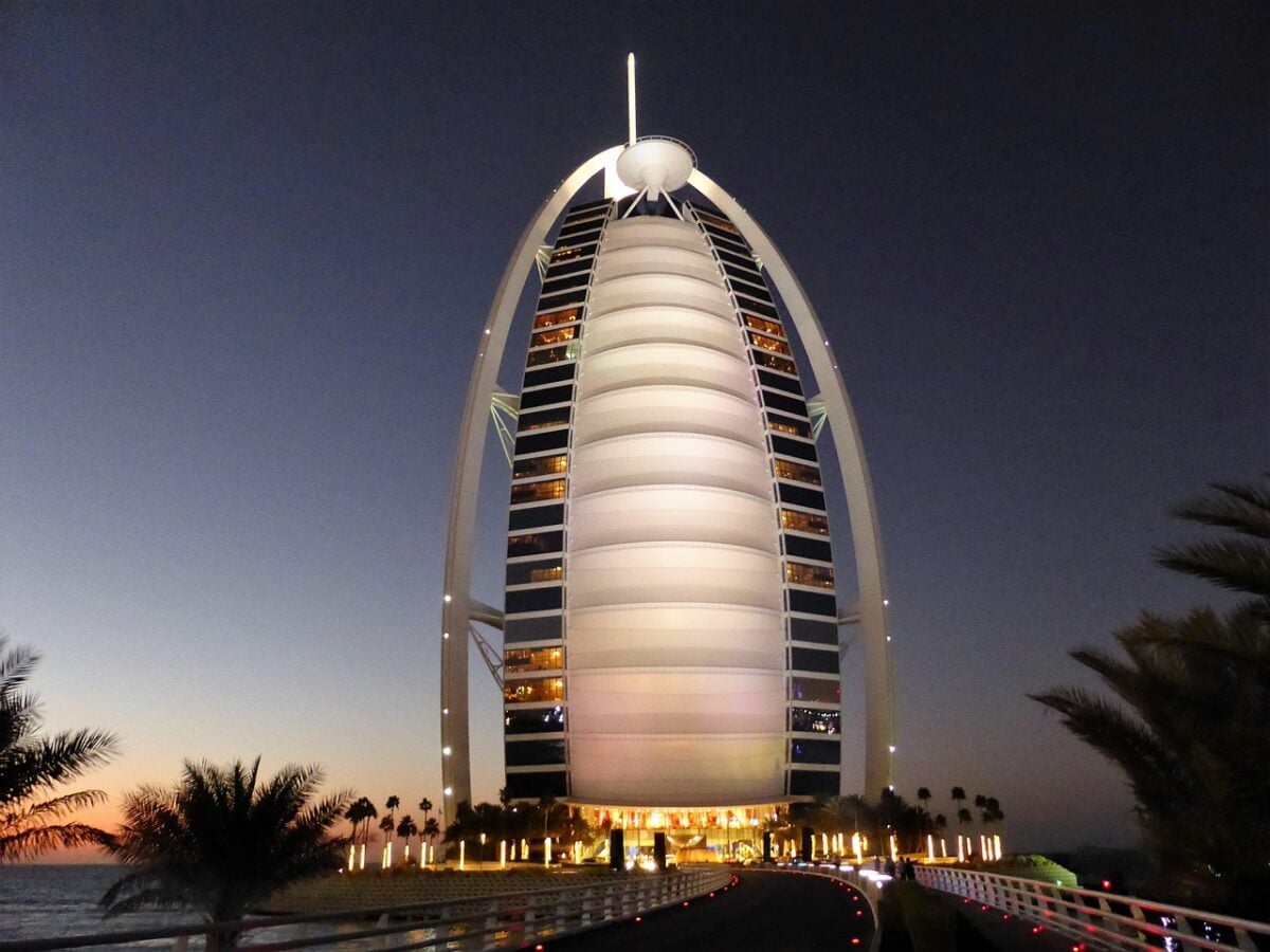 Burj Al Arab chiude per 18 mesi