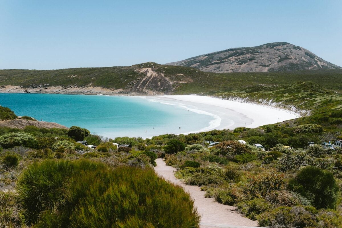 Discover the breathtaking white sandy beaches and turquoise waters of Esperance, Western Australia. Discover the breathtaking white sandy beaches and turquoise waters of Esperance, Western Australia.