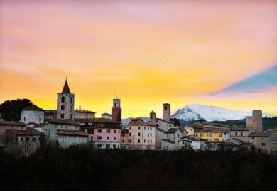 Questa città italiana continua ad affascinare chiunque la attraversi a piedi