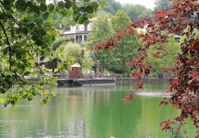 In Lombardia esiste un traghetto storico che ogni giorno porta i pendolari da una sponda all’altra