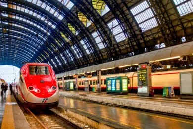 Un treno storico anni ’30 torna sui binari tra Milano e il lago