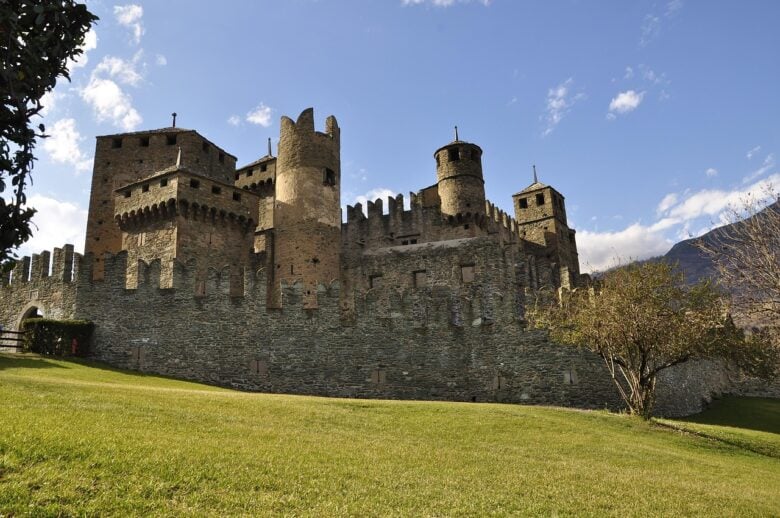Aosta, Castelli