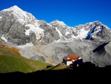 La prima esperienza italiana senza smartphone in montagna sta facendo riflettere tutti