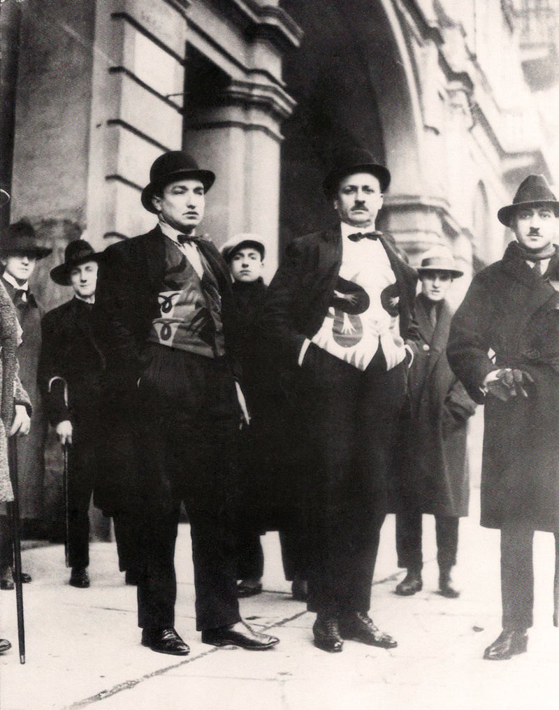 Futuristi_con_panciotti_futuristi Futuristi_con_panciotti_futuristi