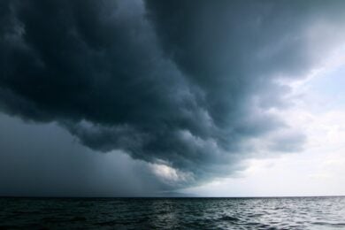 Previsioni meteo: addio bollino rosso, adesso la preoccupazione arriva dal cielo