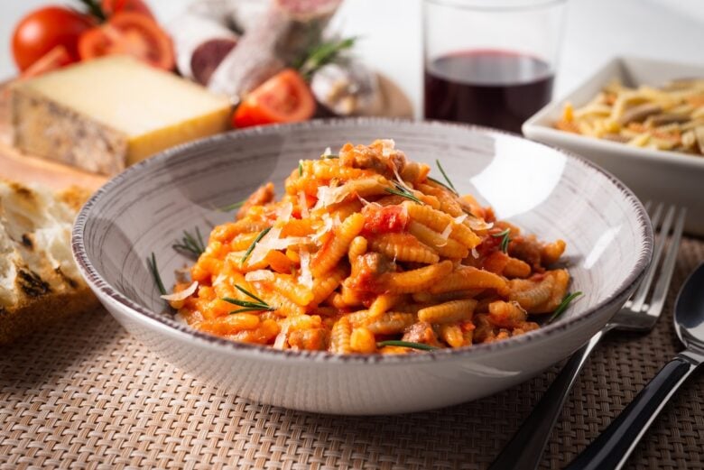 Malloreddus,Campidanese,,Dish,Of,Typical,Pasta,From,Sardinia,With,Meat
