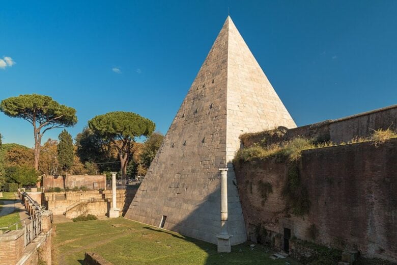 piramide cestia