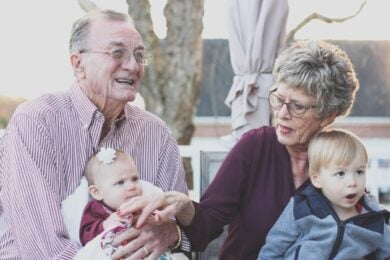 Festa dei Nonni, niente solito regalo: in questa città puoi portarli al cinema gratis