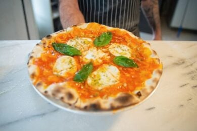 Pizza Margherita a Napoli: le migliori pizzerie dove vale la pena fermarsi