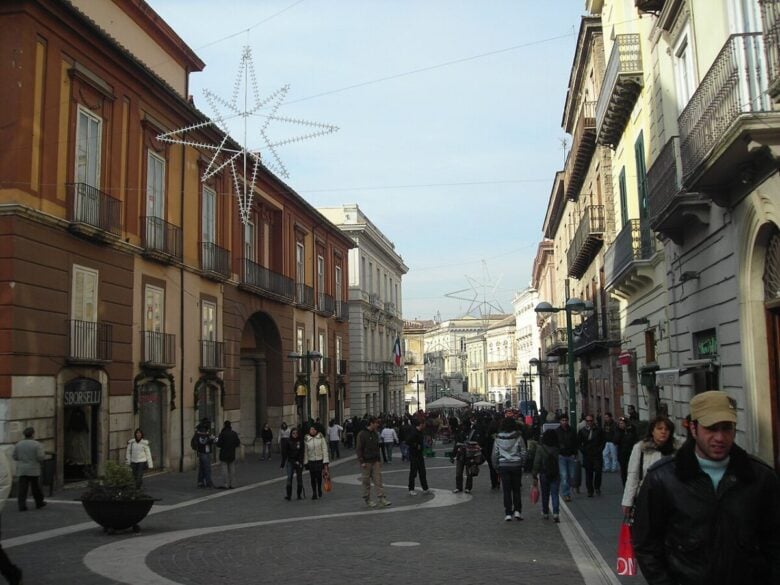 Corso Garibaldi, la via principale del centro storico di Benevento
