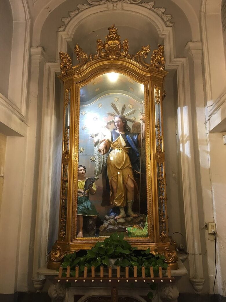 Statua San Raffaele settecentesca, custodita nella chiesa di San Raffaele a Materdei, Napoli.
