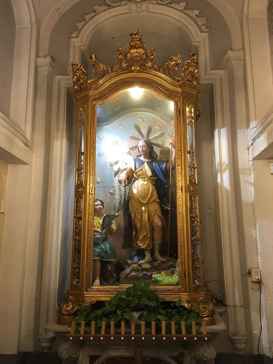 Statua San Raffaele settecentesca, custodita nella chiesa di San Raffaele a Materdei, Napoli.